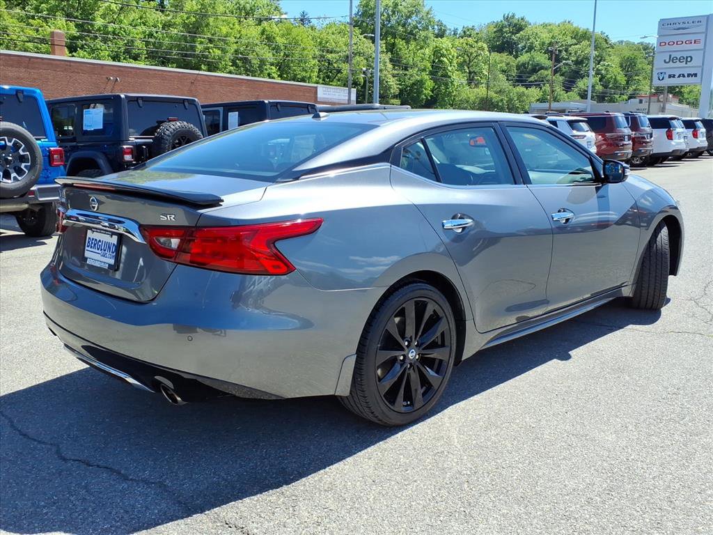 Used 2017 Nissan Maxima SR w/ Midnight Edition FWD image 4