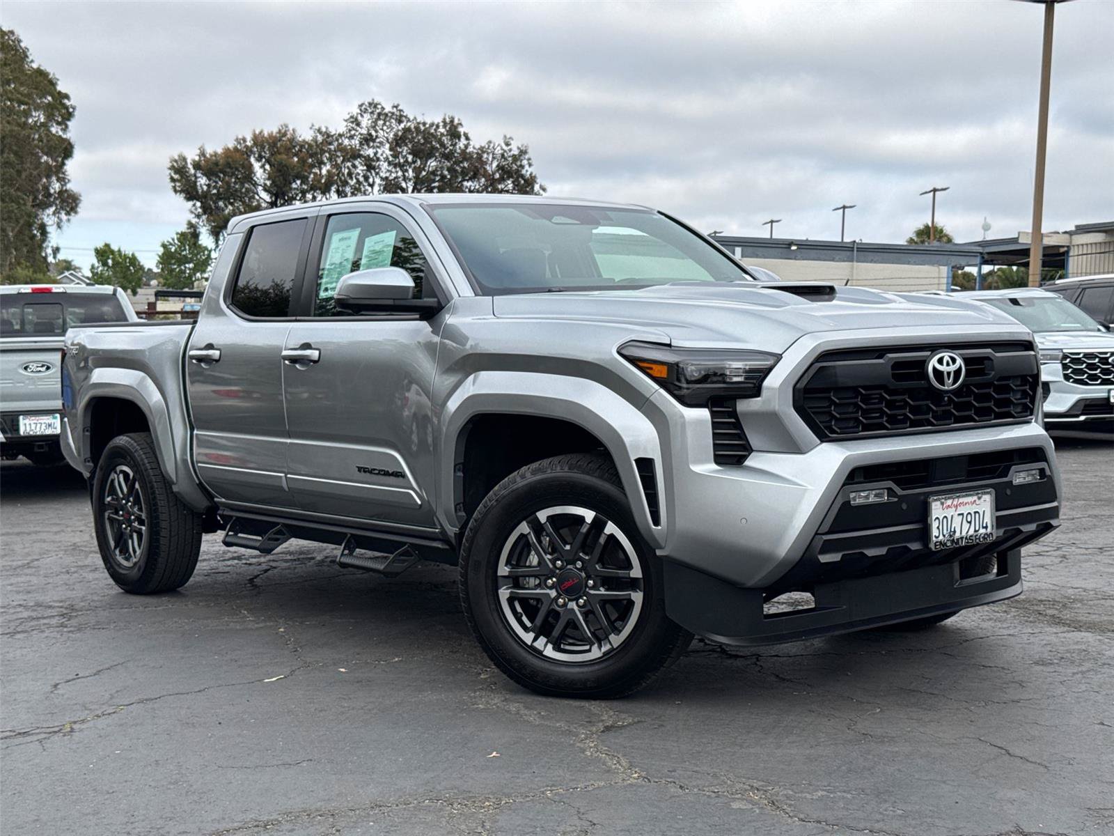 Used 2024 Toyota Tacoma TRD Sport w/ TRD Sport Premium Package AWD/4WD image 2