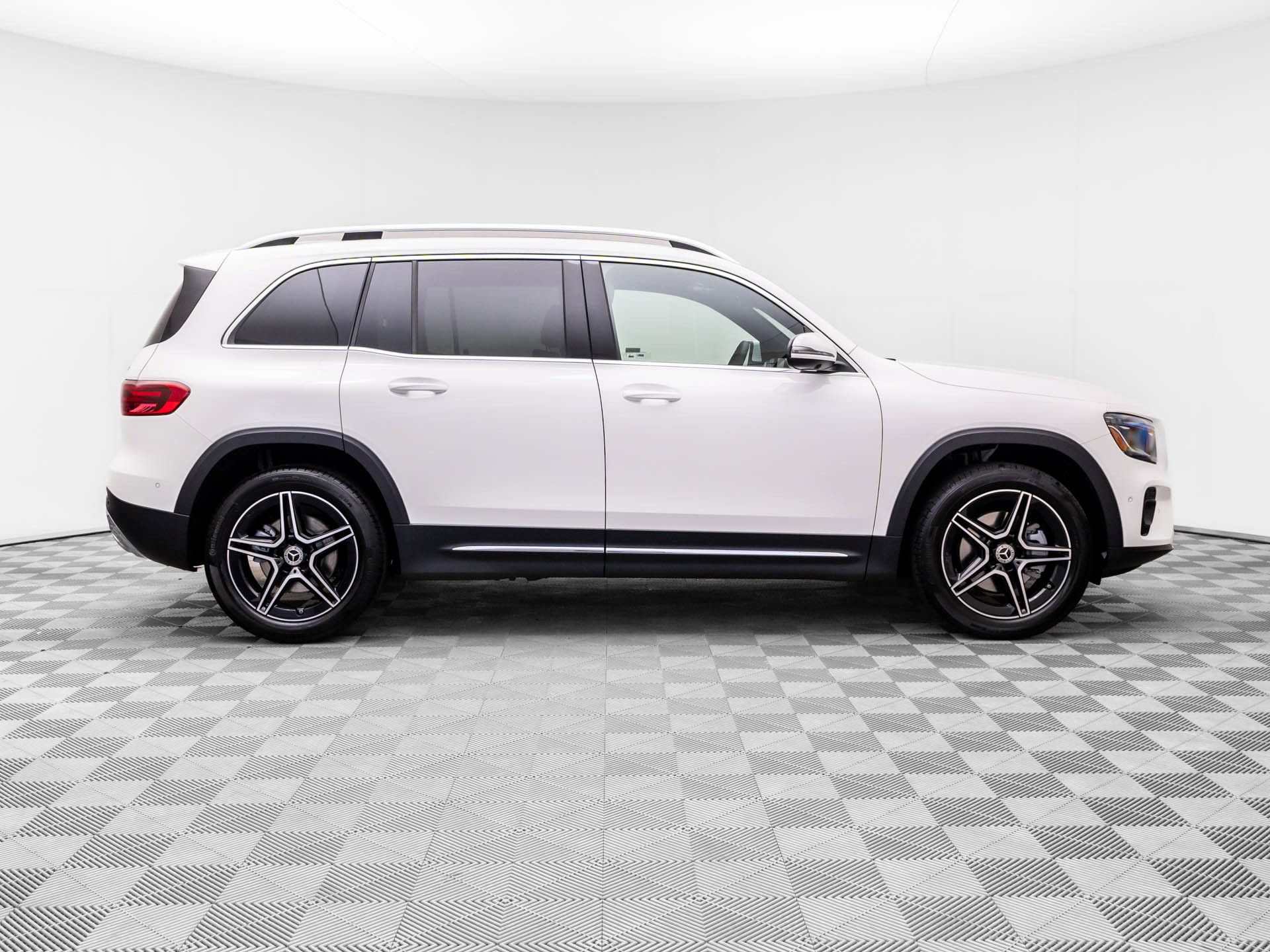 New 2026 Mercedes-Benz GLB 250 4MATIC image 6
