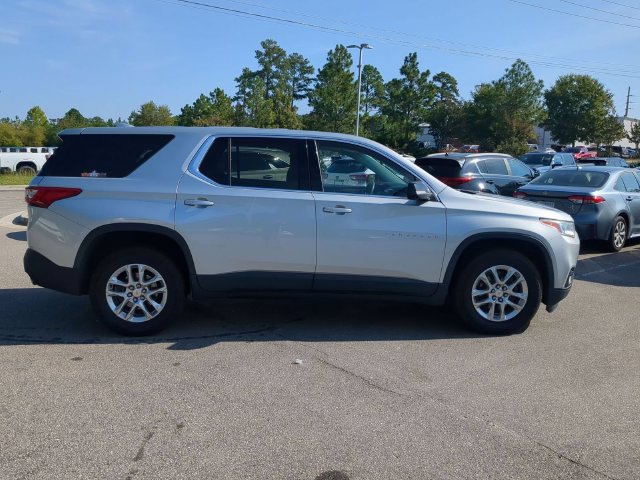 Used 2021 Chevrolet Traverse LS FWD image 2