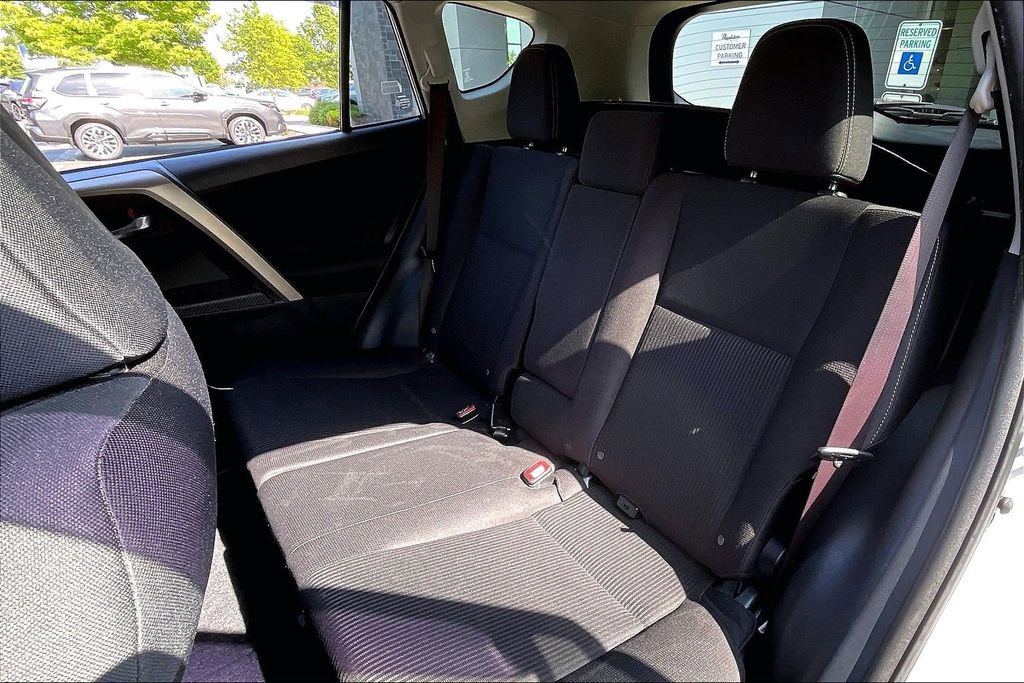 Used 2014 Toyota RAV4 XLE AWD/4WD image 29