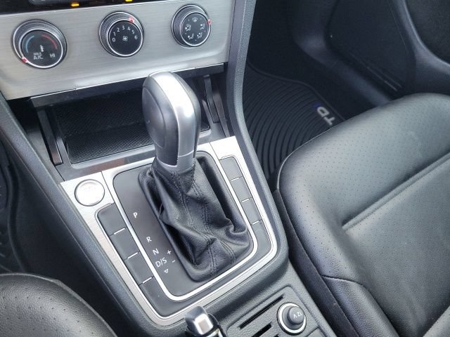 Used 2017 Volkswagen Golf Wolfsburg Edition FWD image 20