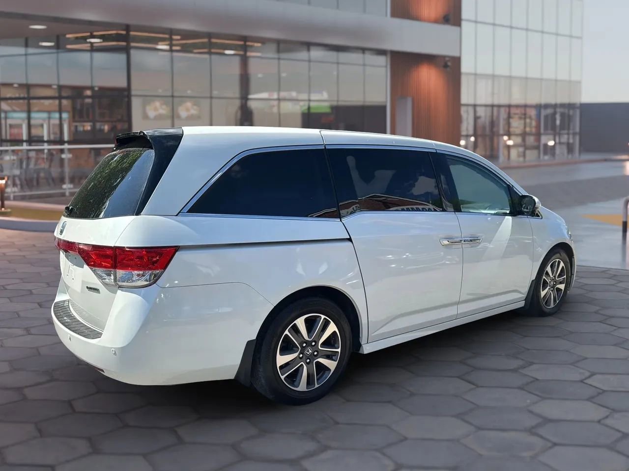 Used 2016 Honda Odyssey Touring image 5