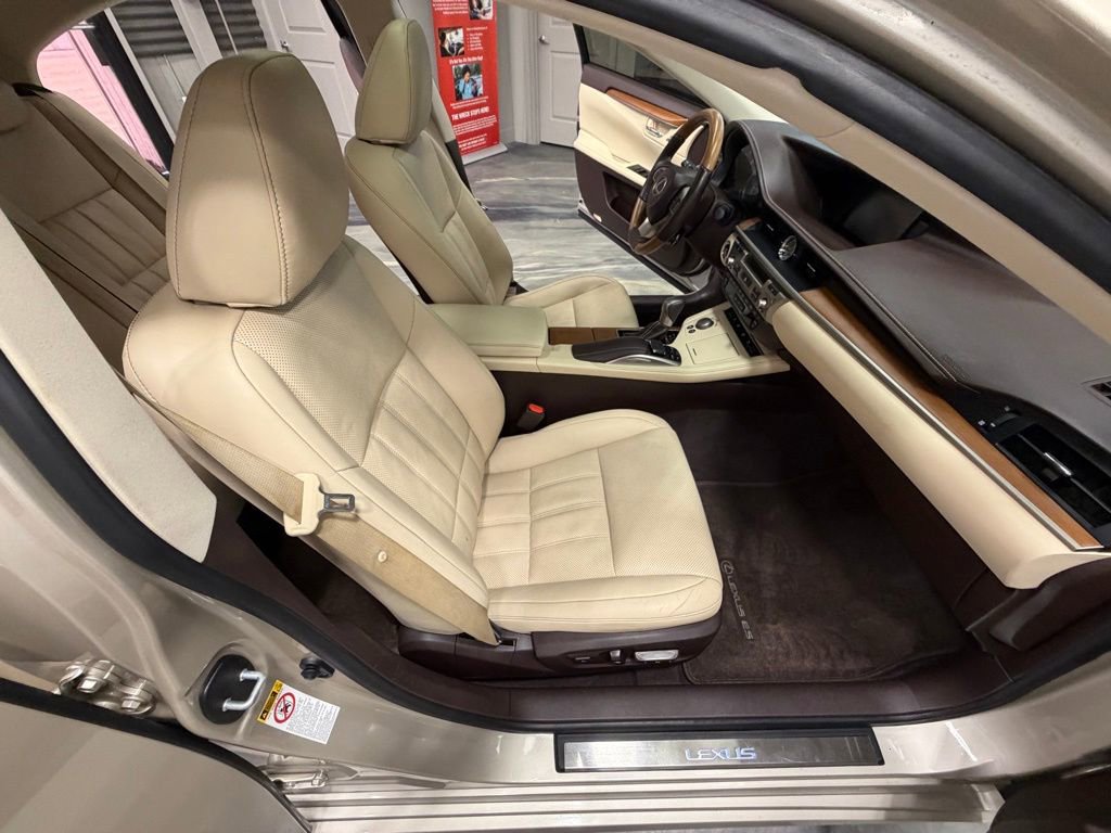 Used 2017 Lexus ES 300h w/ Luxury Package image 43