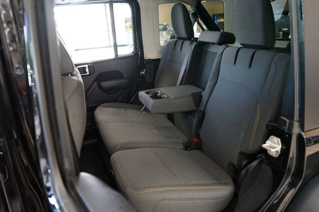 Used 2024 Jeep Wrangler Unlimited AWD/4WD image 47