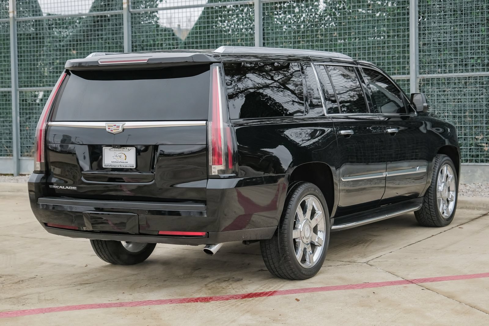 Used 2017 Cadillac Escalade ESV Luxury AWD/4WD image 10