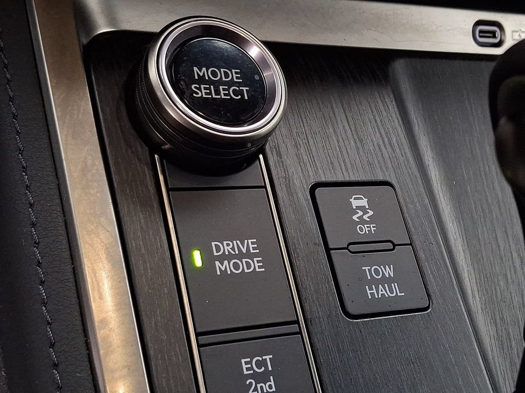 Used 2024 Lexus GX 550 w/ Accessory Package (2T) AWD/4WD image 26
