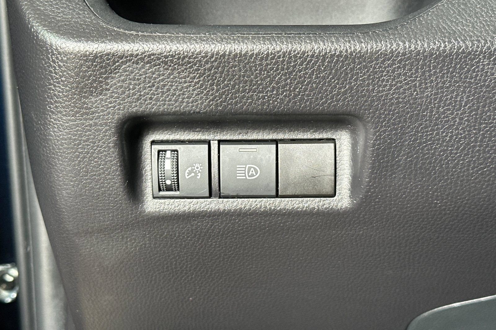 Used 2025 Toyota RAV4 XLE AWD/4WD image 31