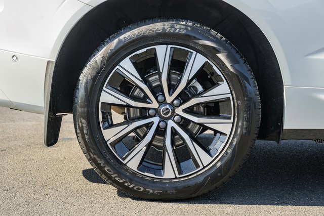 Certified 2024 Volvo XC60 B5 Plus w/ Climate Package image 19