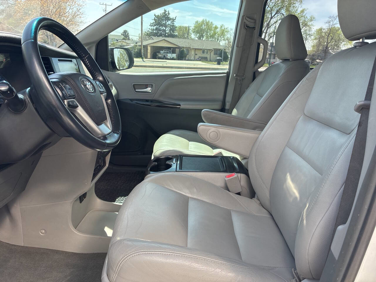 Used 2017 Toyota Sienna XLE Premium image 7