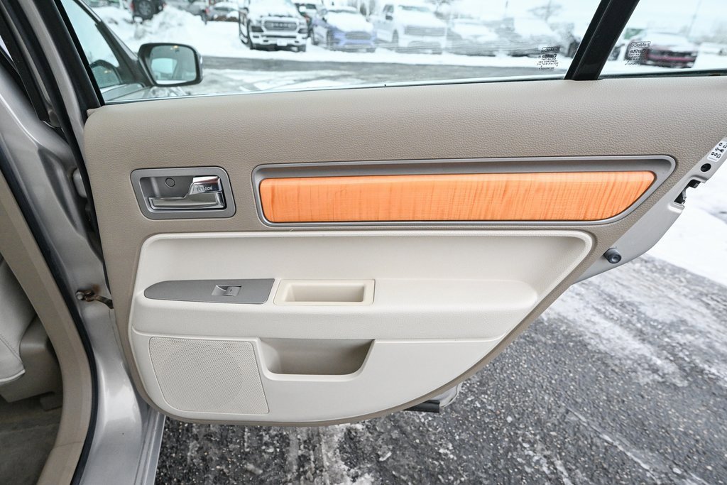 Used 2009 Lincoln MKZ image 28