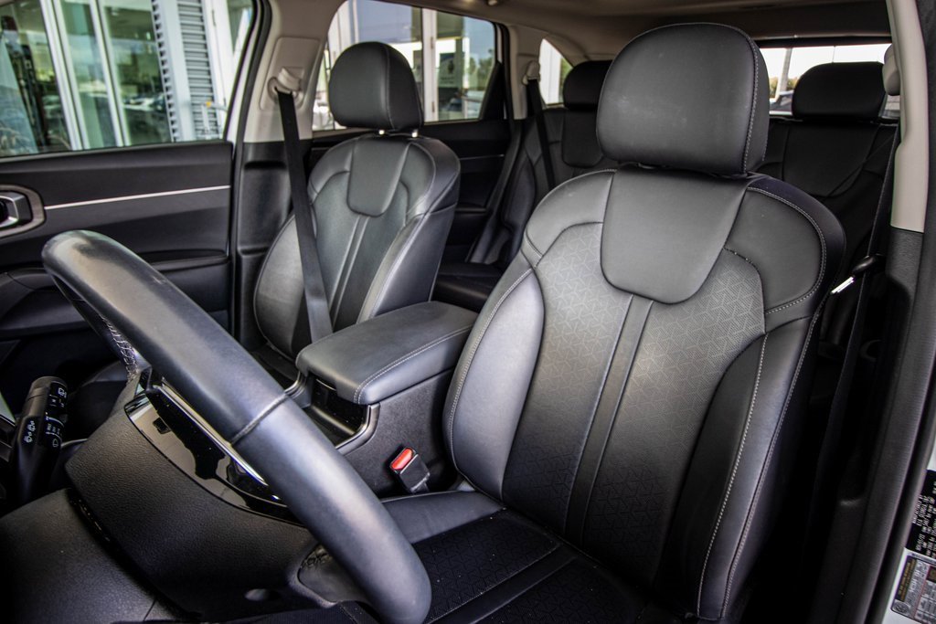 Used 2023 Kia Sorento S w/ Panoramic Sunroof Package image 24