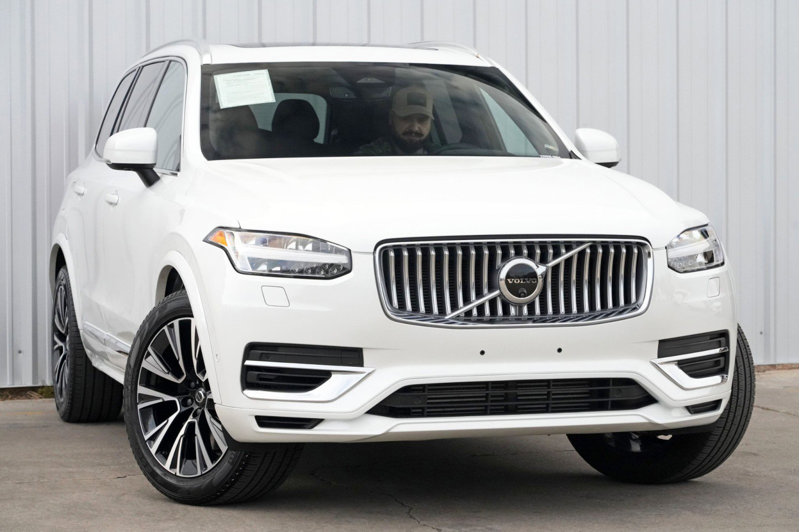 Used 2024 Volvo XC90 T8 Plus image 4