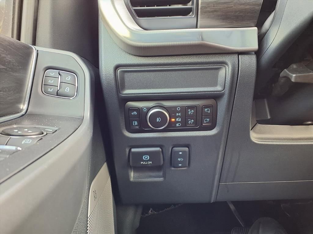 New 2025 Ford F150 Lariat w/ Equipment Group 501A Mid image 17