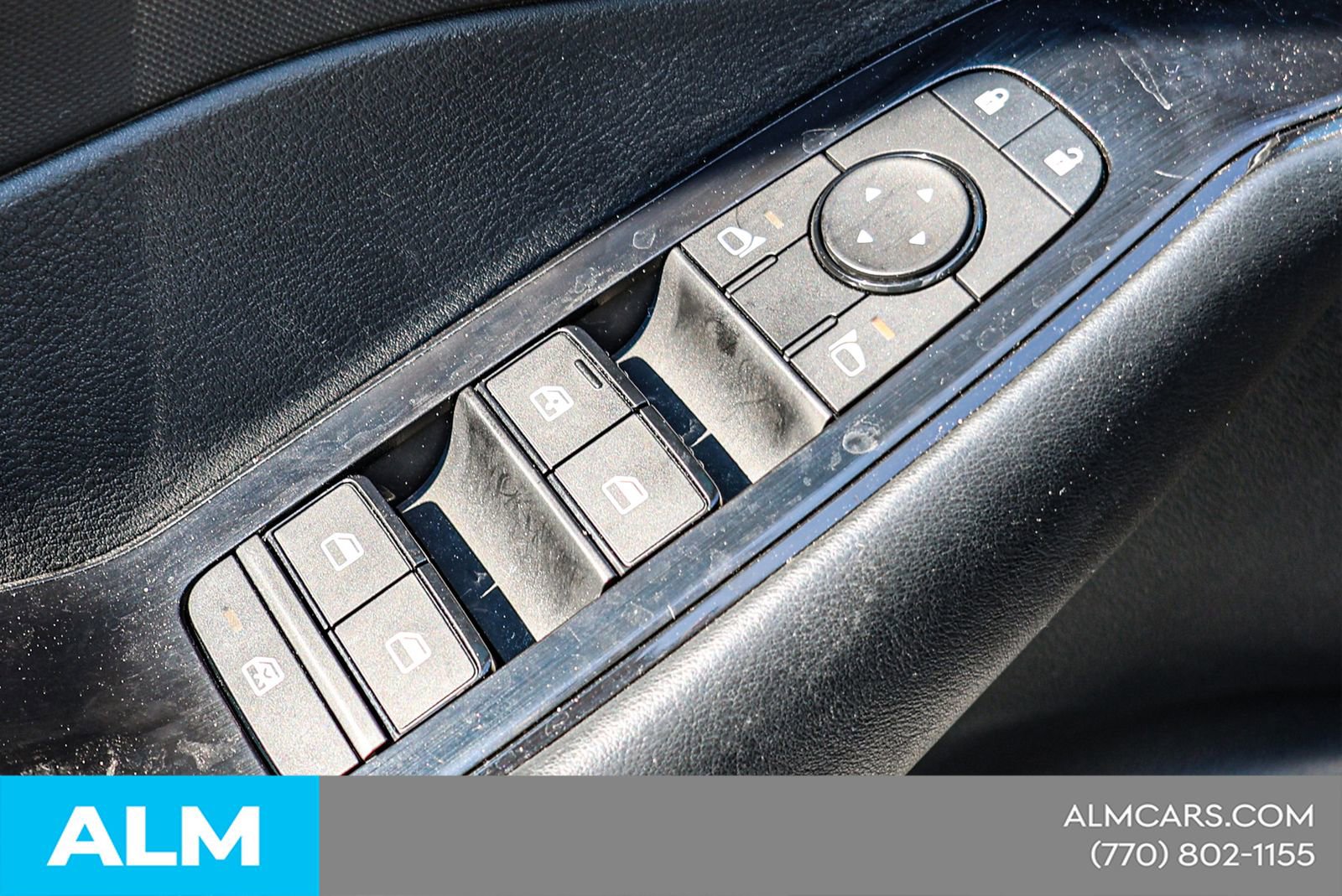 Used 2024 Nissan Rogue S image 43