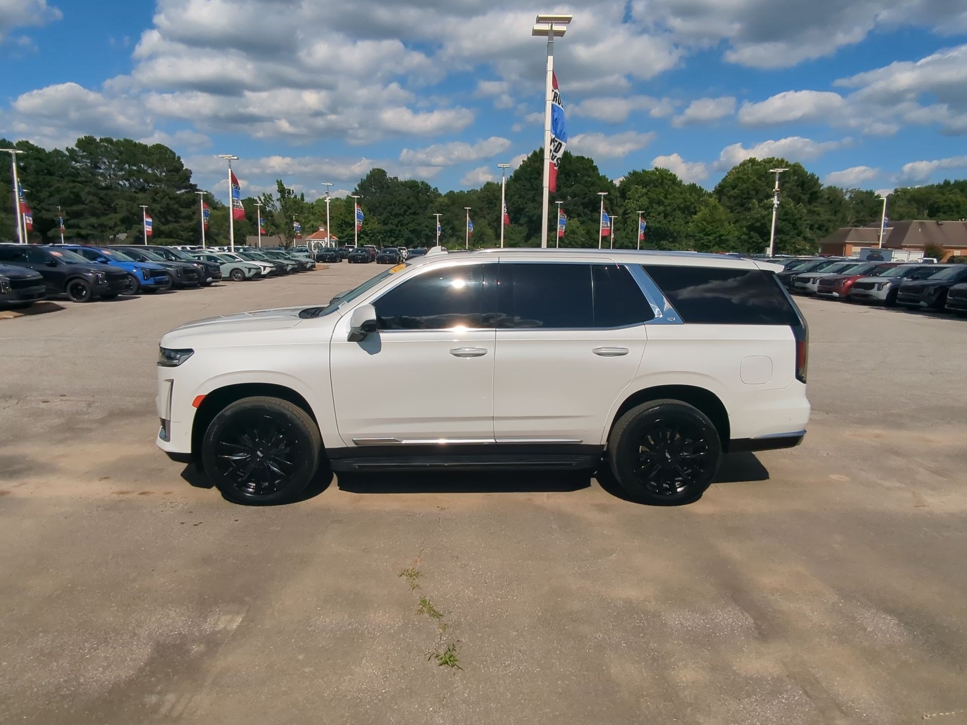 Used 2022 Cadillac Escalade Premium Luxury RWD image 5