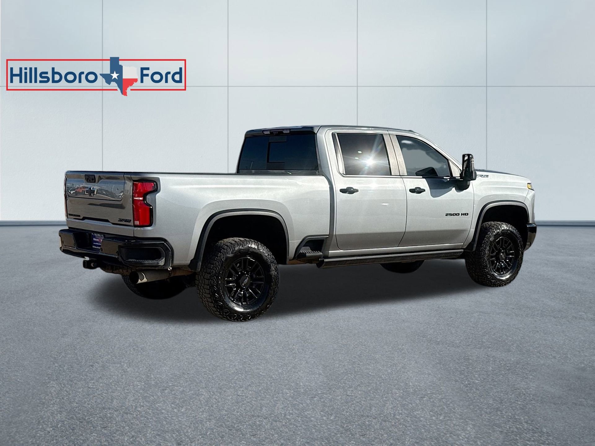 Used 2024 Chevrolet Silverado 2500 ZR2 w/ Technology Package image 8
