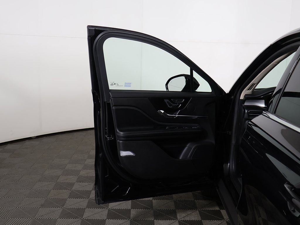 Used 2023 Lincoln Corsair AWD image 19