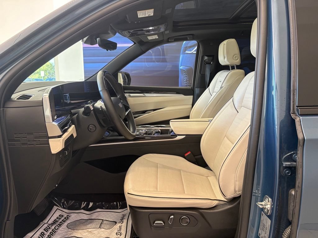 Used 2025 Cadillac Escalade Sport w/ LPO, ONYX Package AWD/4WD image 12