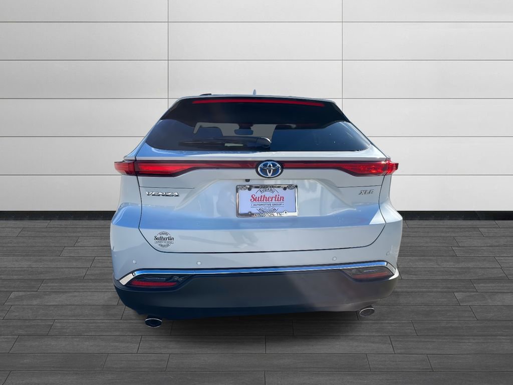 Used 2024 Toyota Venza XLE image 4