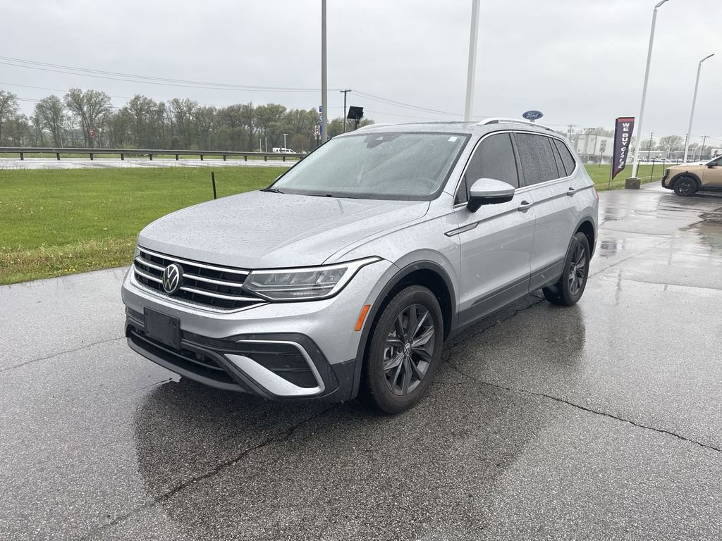 Used 2022 Volkswagen Tiguan SE w/ Panoramic Sunroof Package AWD/4WD image 4