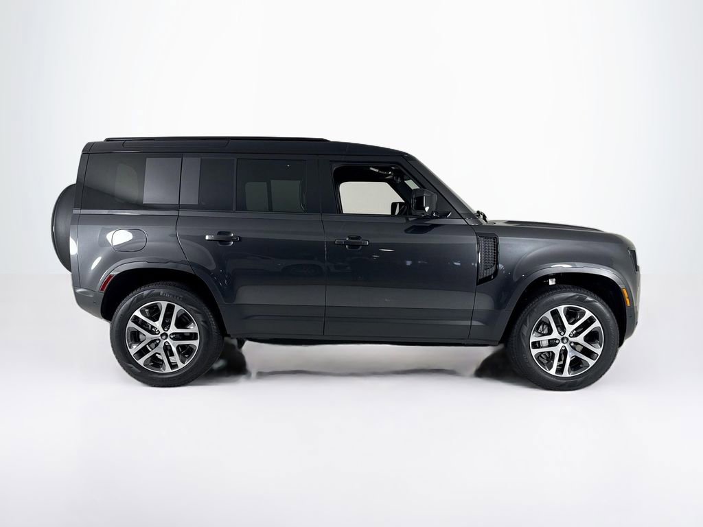 Used 2025 Land Rover Defender 110 S image 6