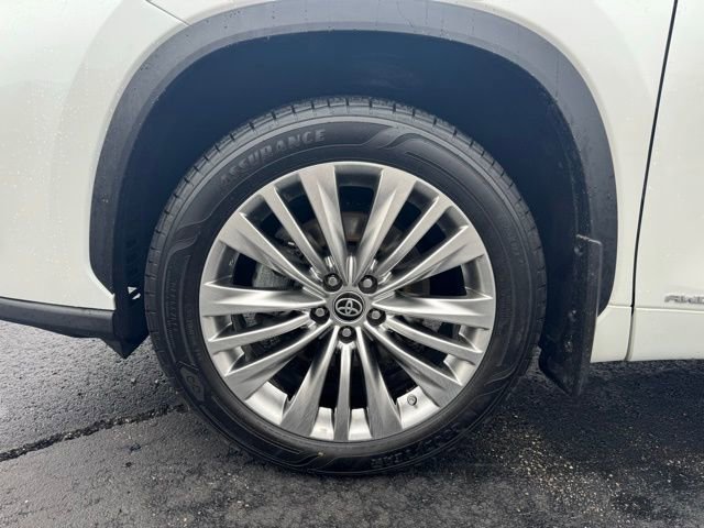 Used 2024 Toyota Highlander Platinum image 9