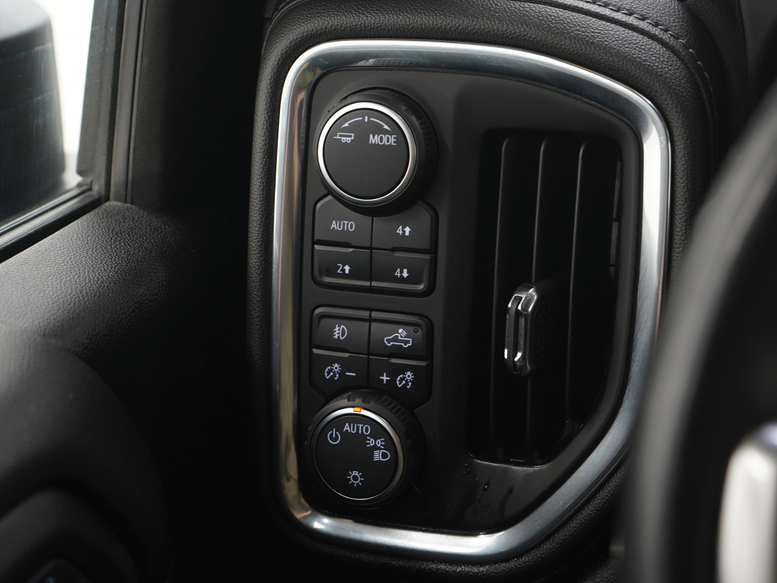 Used 2023 Chevrolet Silverado 2500 LT image 28