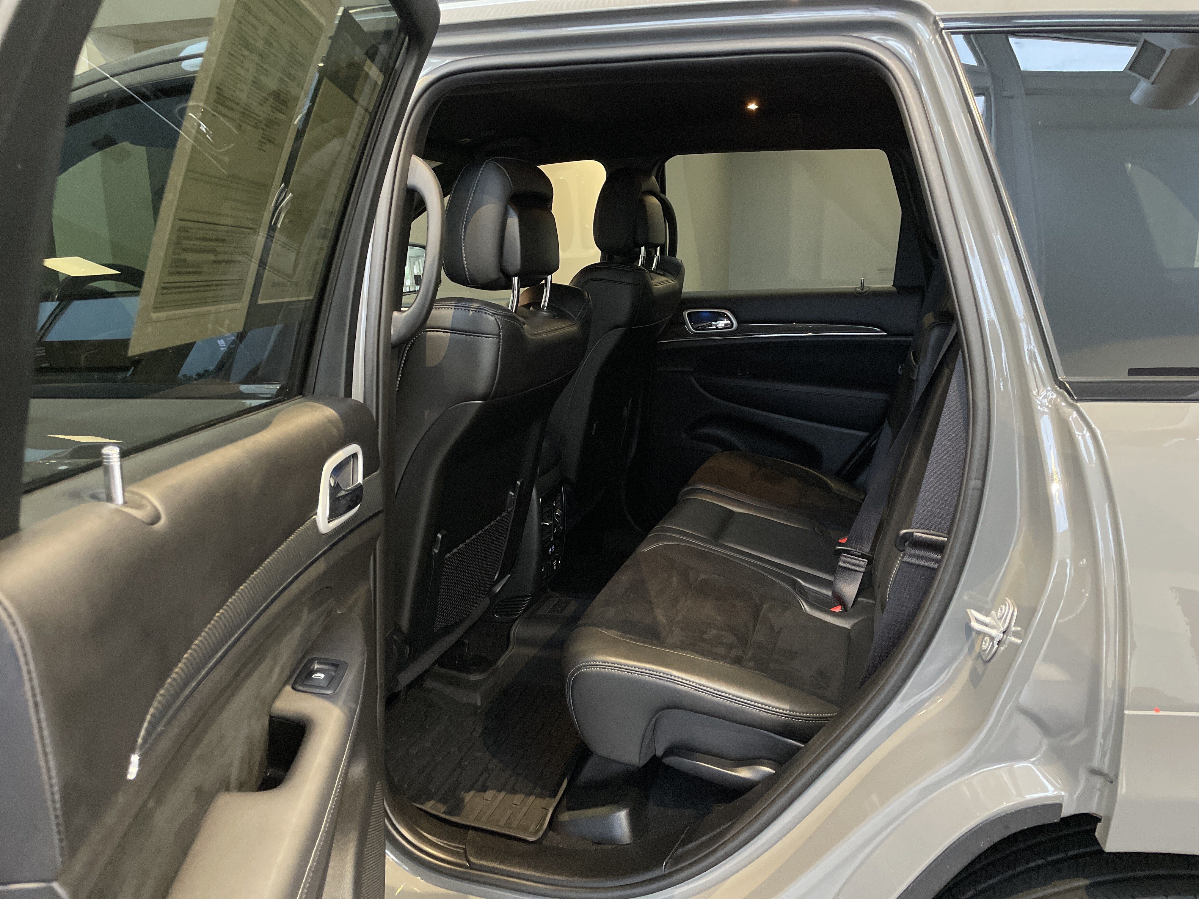 Used 2019 Jeep Grand Cherokee SRT AWD/4WD image 35