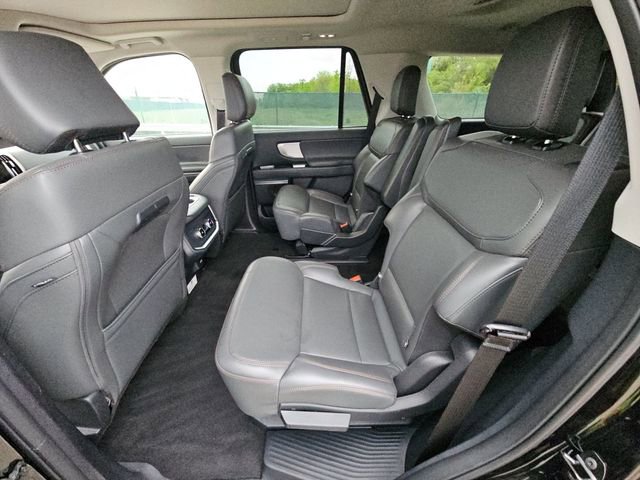 Used 2025 Ford Expedition Active image 8