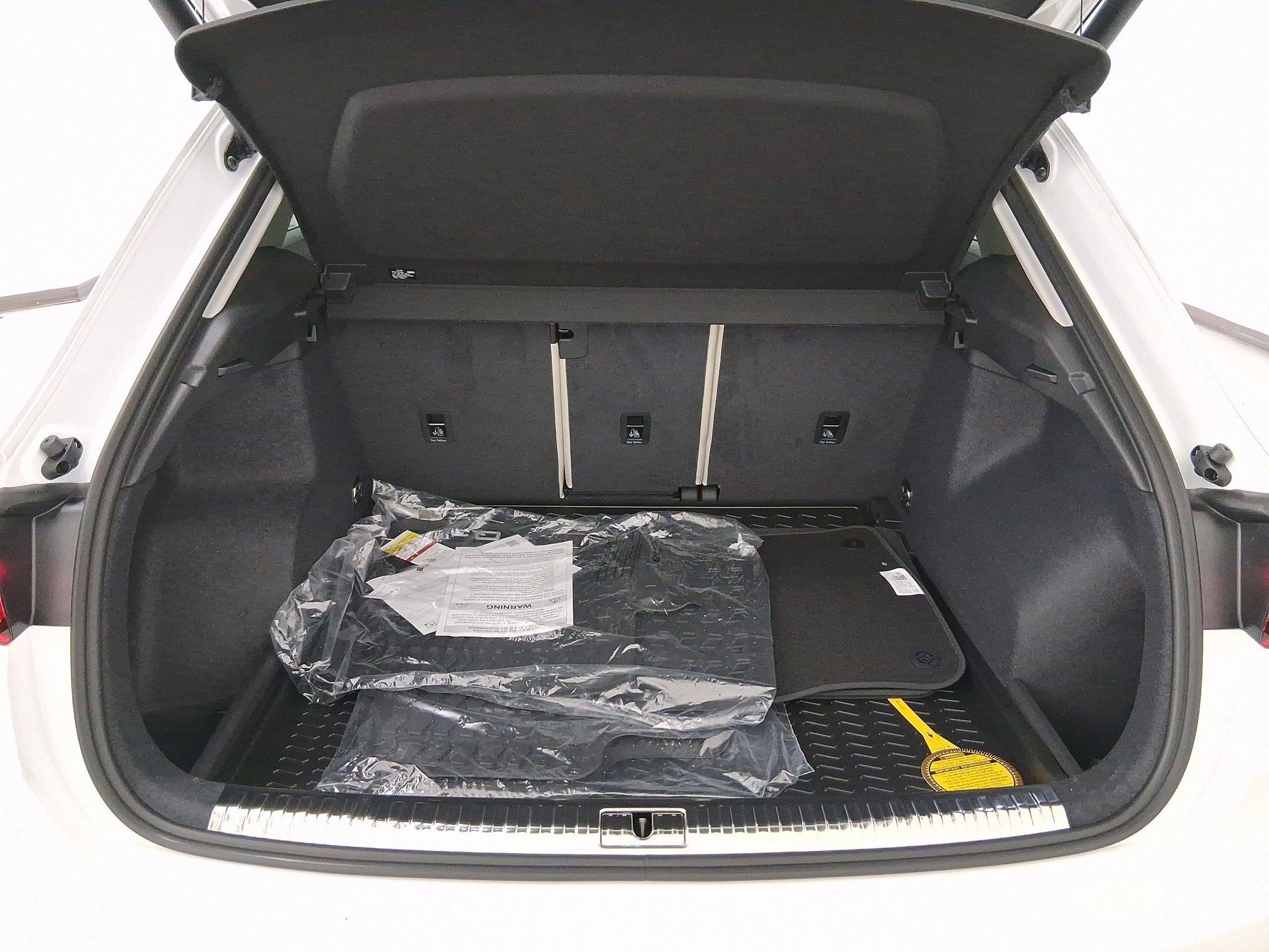Used 2025 Audi Q3 2.0T Premium w/ Convenience Package AWD/4WD image 24