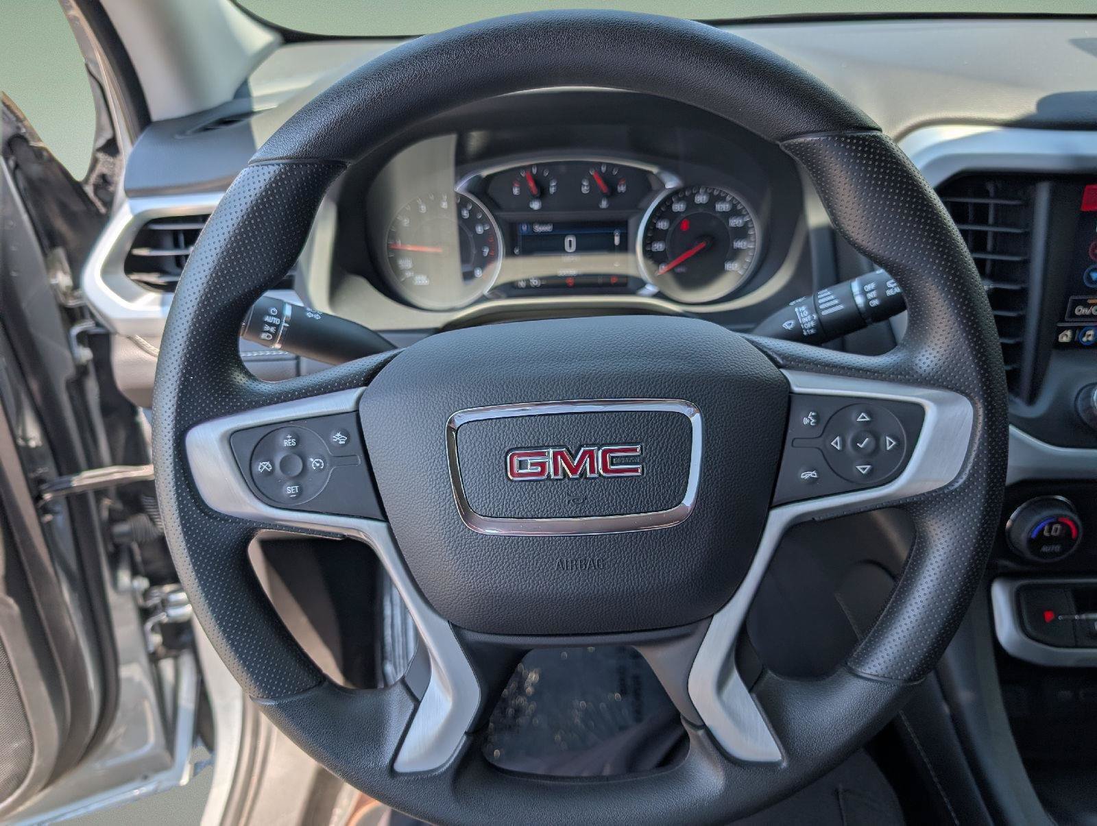 Used 2023 GMC Acadia SLE AWD/4WD image 3