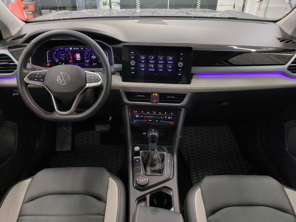 Used 2025 Volkswagen Taos SEL image 35