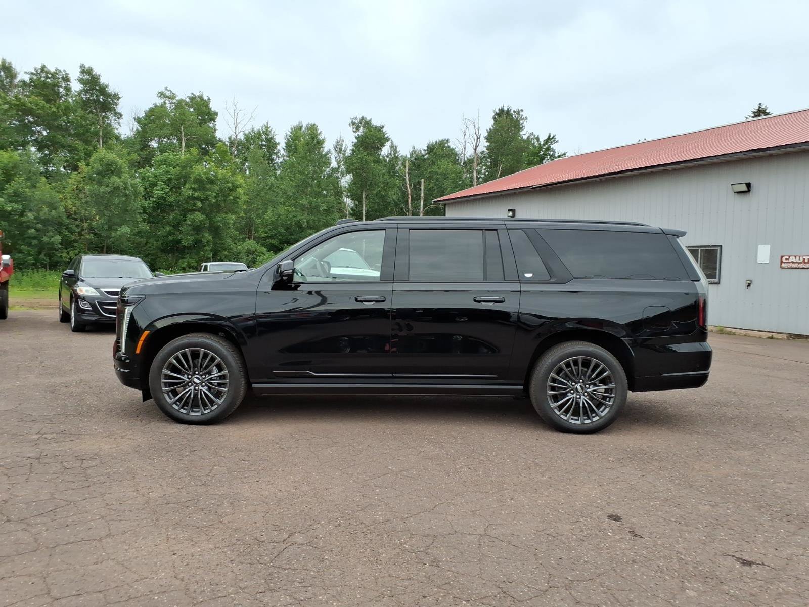 Used 2026 Cadillac Escalade ESV Platinum Sport AWD/4WD image 2