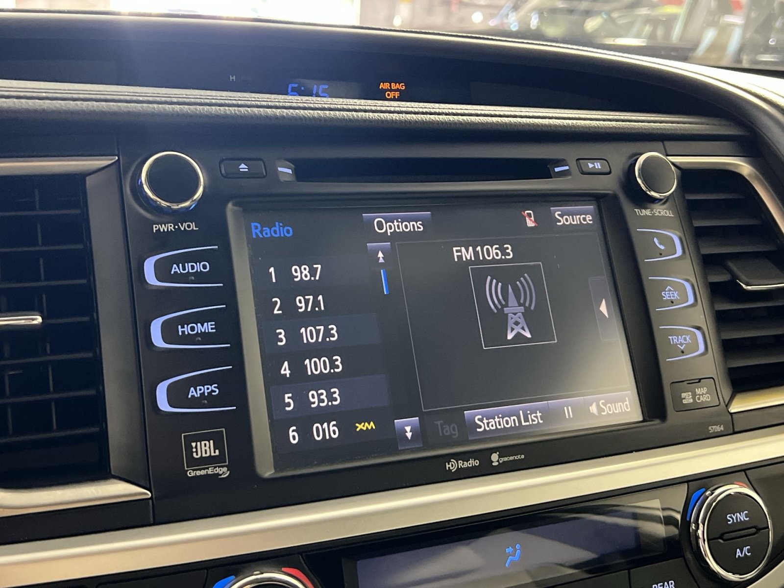 Used 2015 Toyota Highlander Limited AWD/4WD image 18
