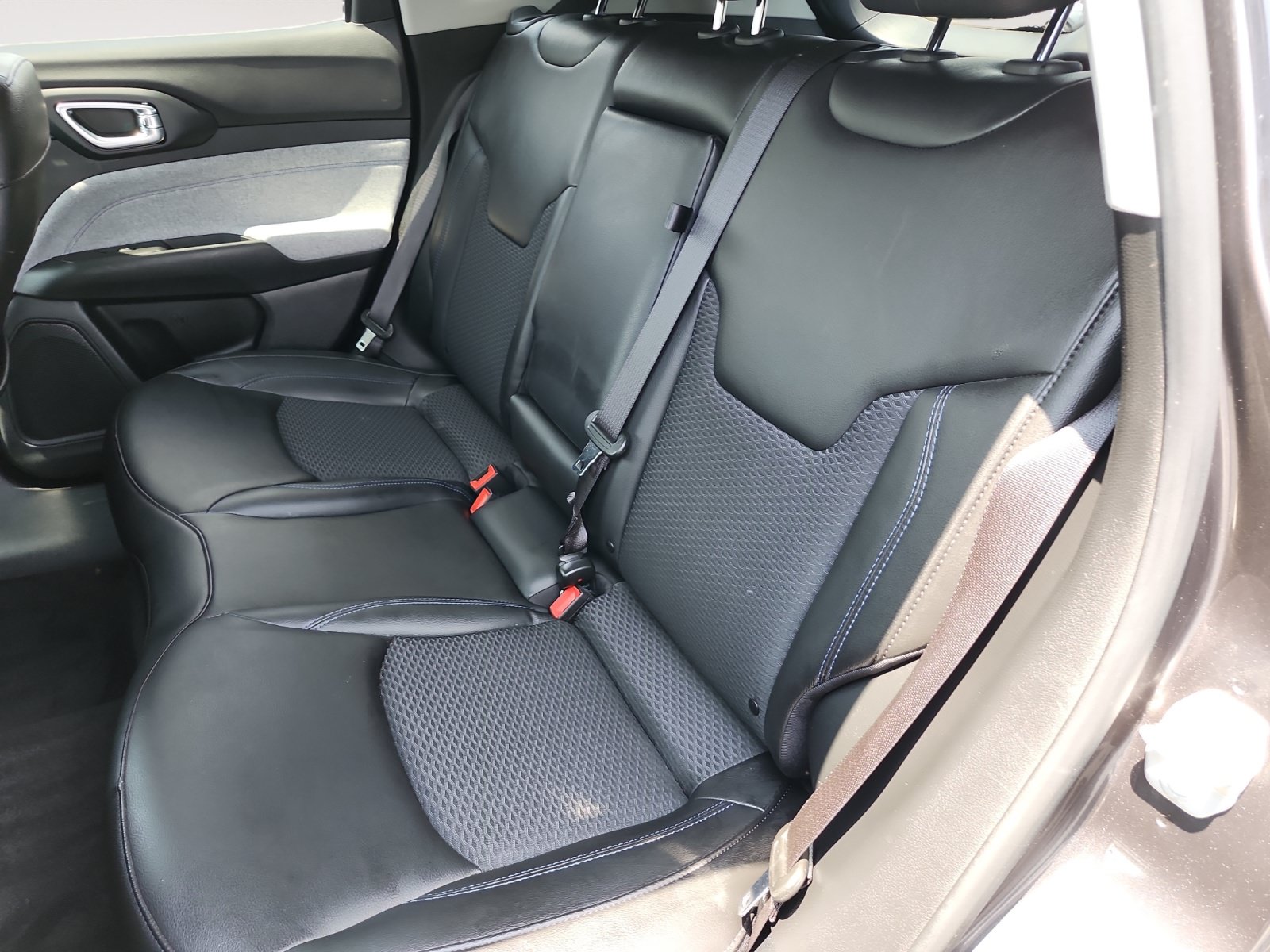 Used 2022 Jeep Compass Latitude FWD image 14