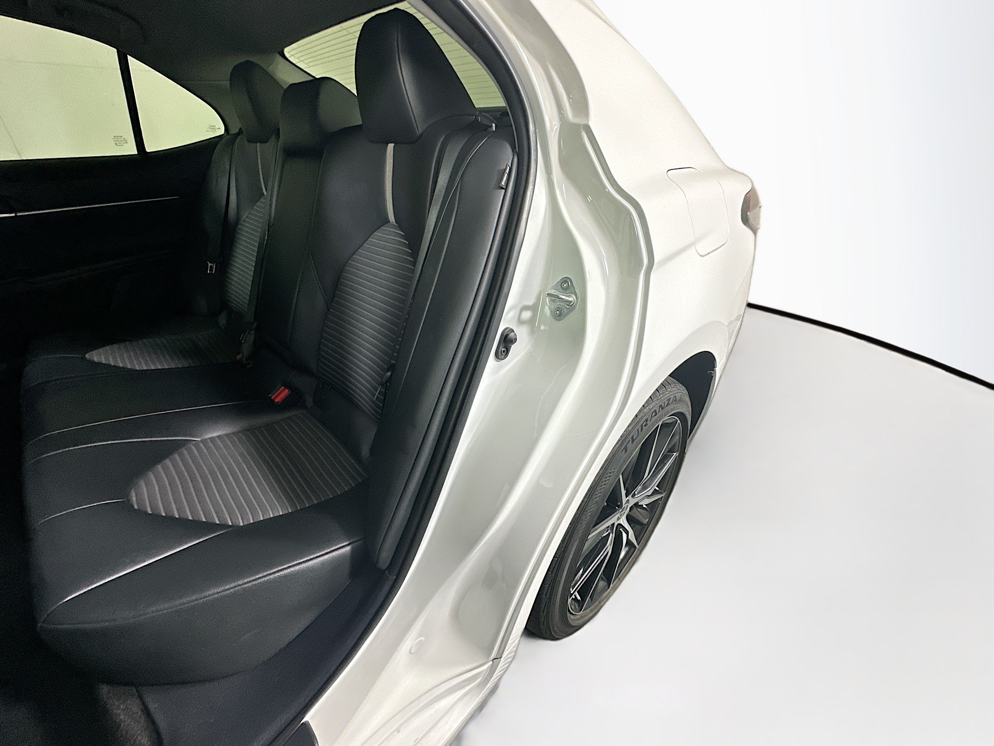 Used 2022 Toyota Camry SE w/ Convenience Package FWD image 26