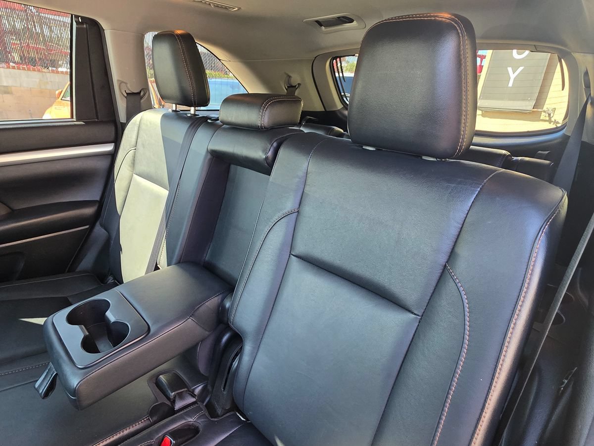 Used 2018 Toyota Highlander XLE FWD image 27