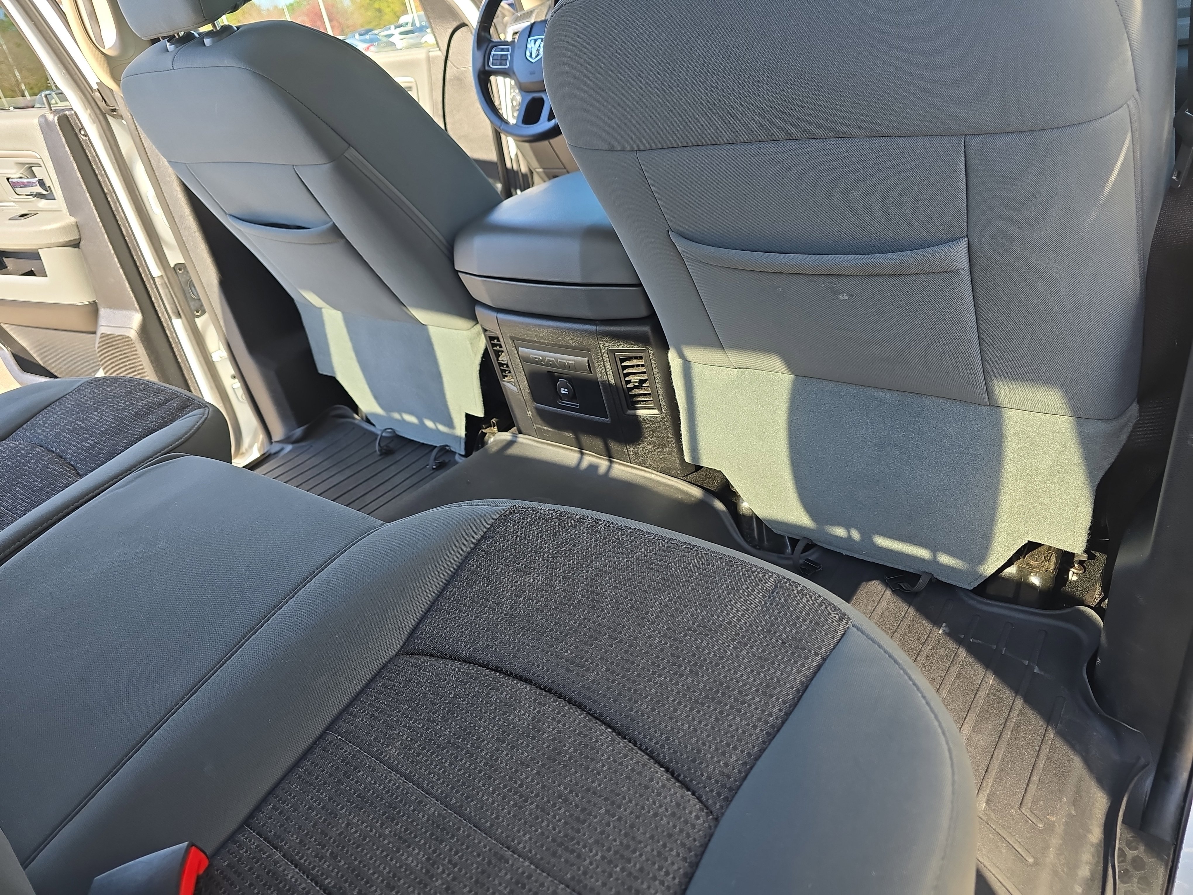 Used 2014 RAM 1500 Outdoorsman image 12