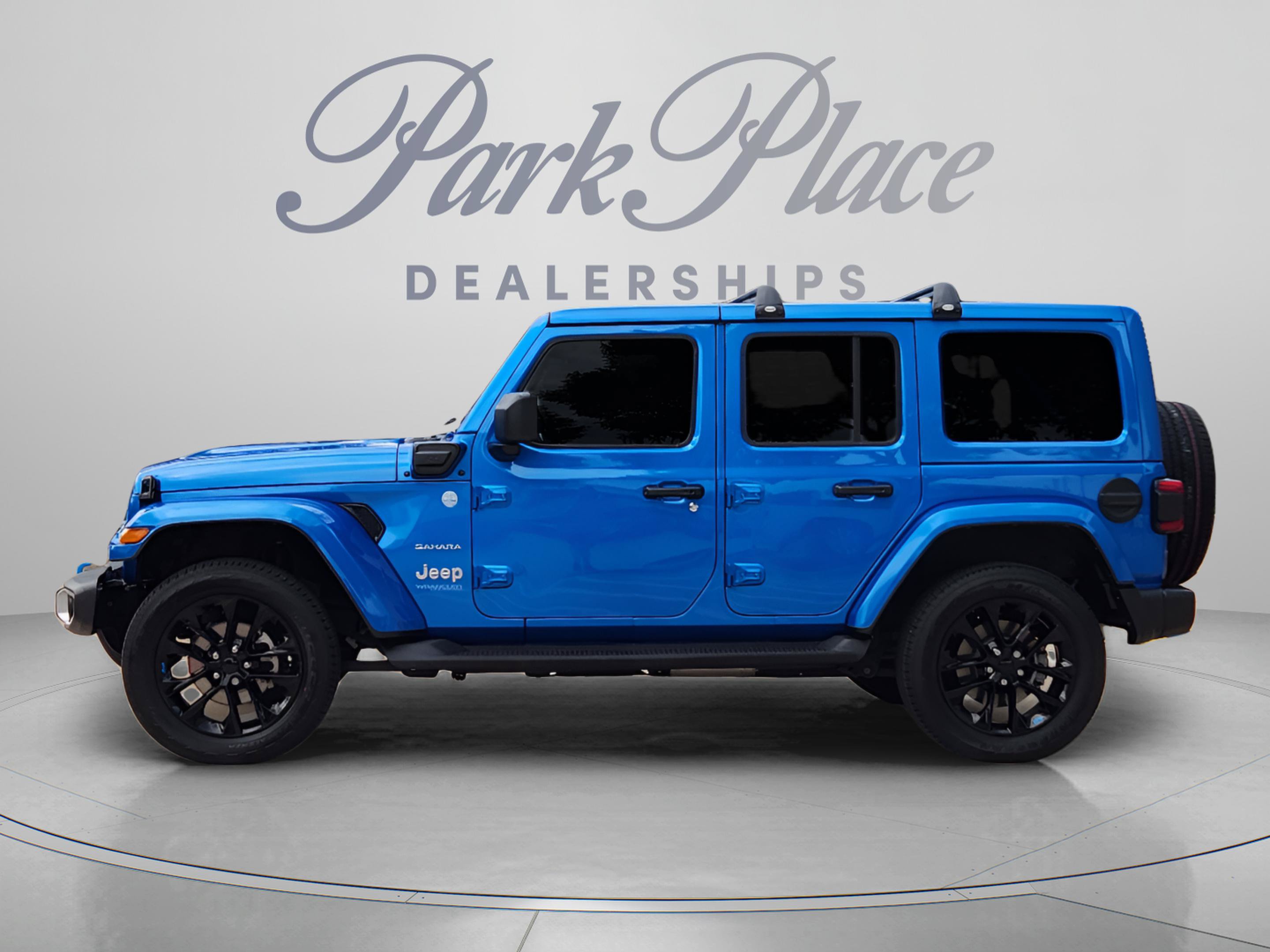 Used 2022 Jeep Wrangler Unlimited Sahara w/ Cold Weather Group AWD/4WD image 2