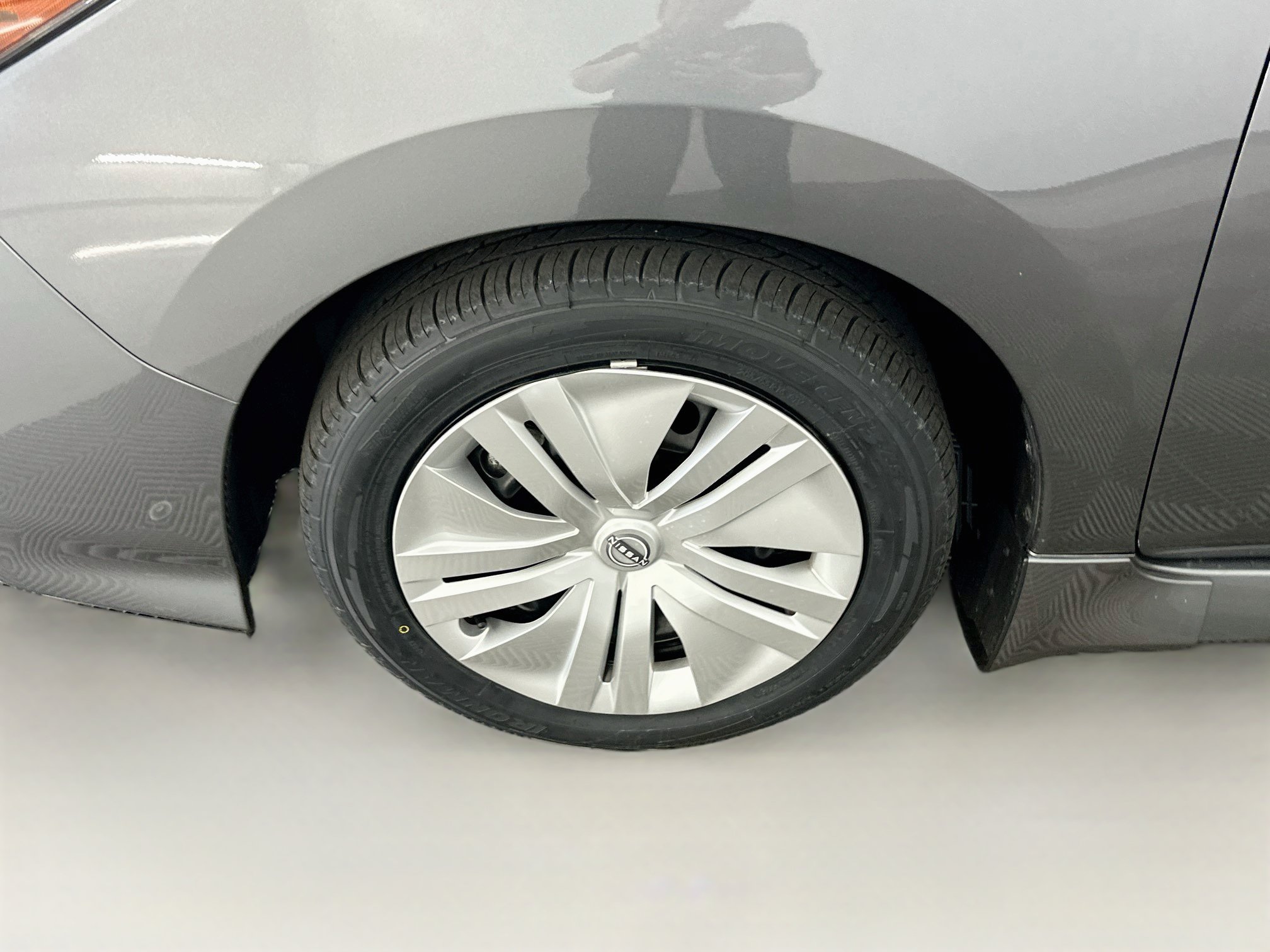 Used 2025 Nissan Leaf S FWD image 11