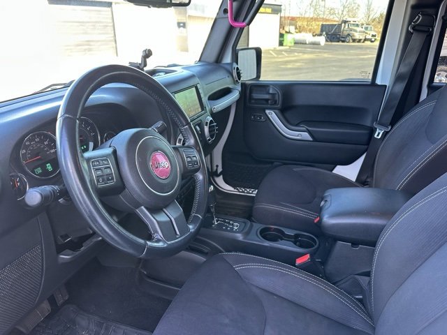 Used 2015 Jeep Wrangler Unlimited Sahara w/ Connectivity Group image 14