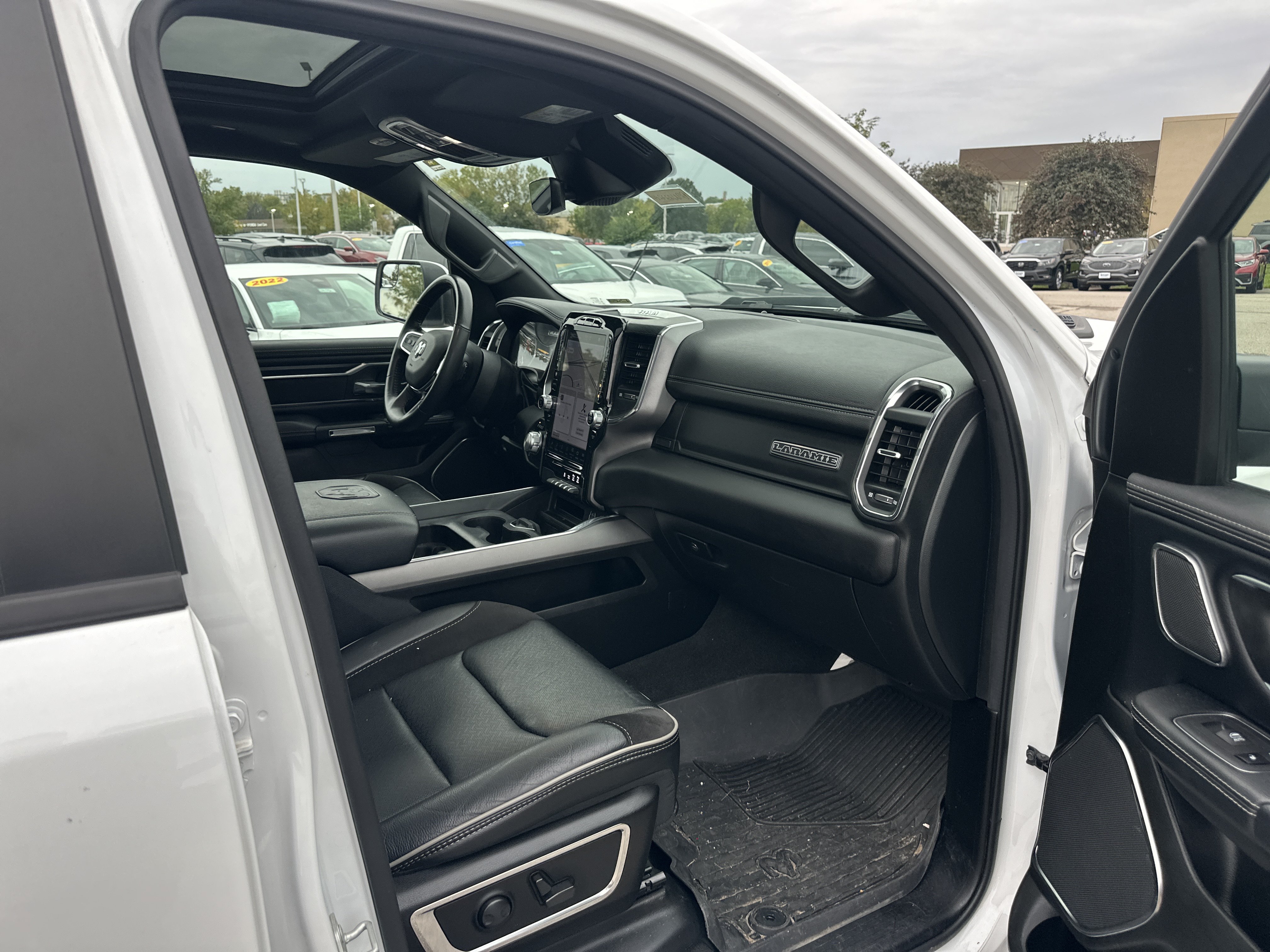 Used 2024 RAM 1500 Laramie AWD/4WD image 13