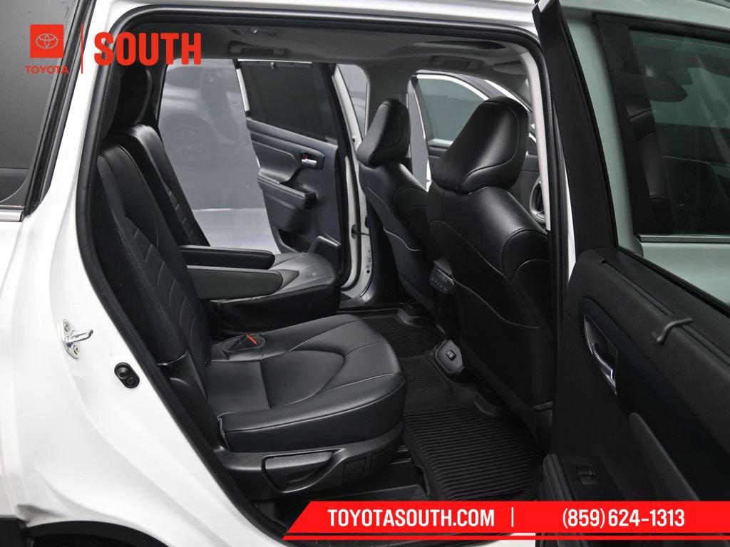 Used 2022 Toyota Highlander XLE image 35
