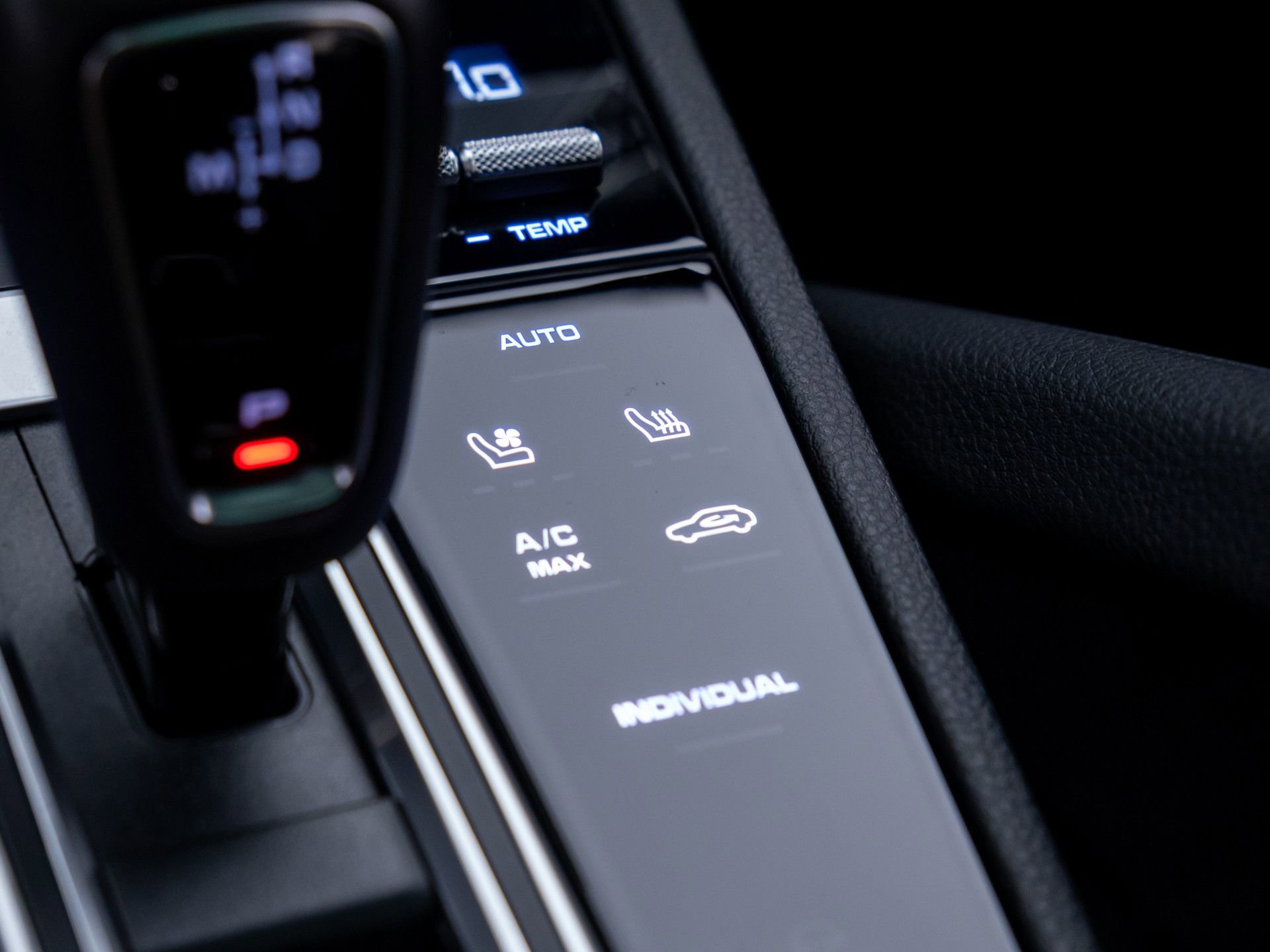 Certified 2023 Porsche Cayenne Platinum Edition image 27