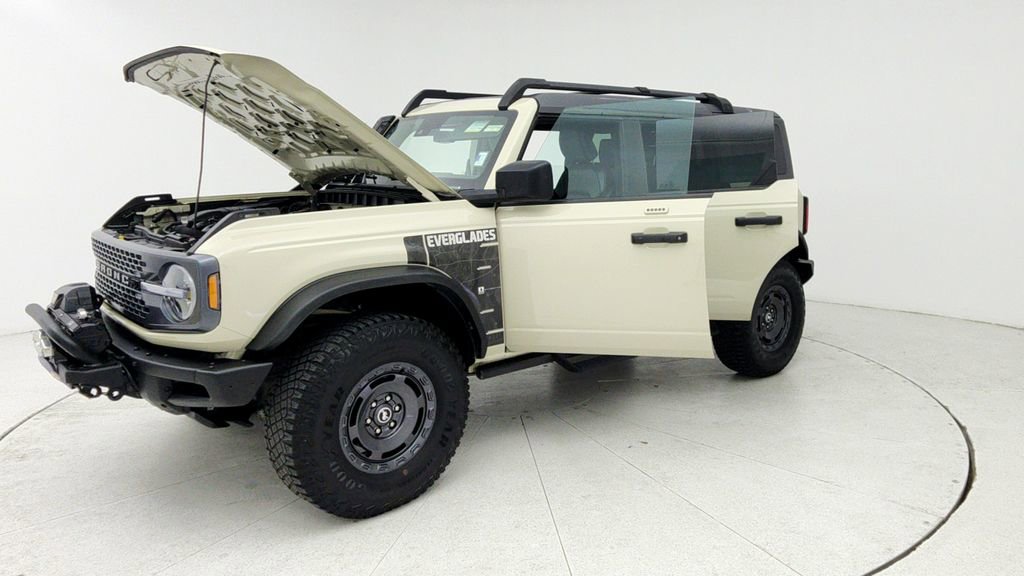 Used 2022 Ford Bronco Everglades image 11