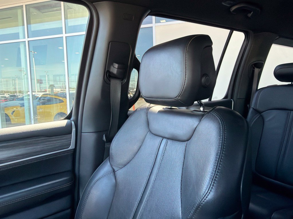 Used 2024 Jeep Wagoneer Series II w/ Flexible Seating Group AWD/4WD image 24