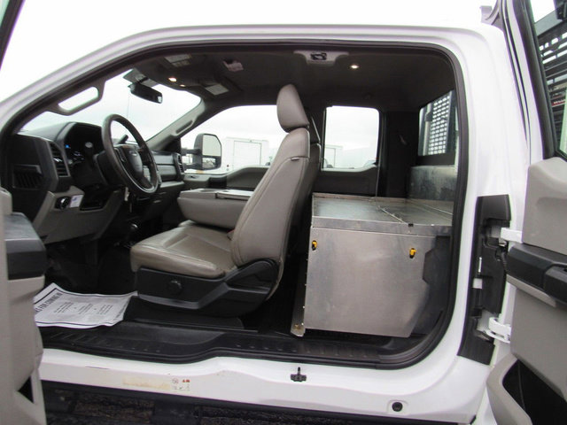 Used 2017 Ford F450 XL w/ Power Equipment Group image 36