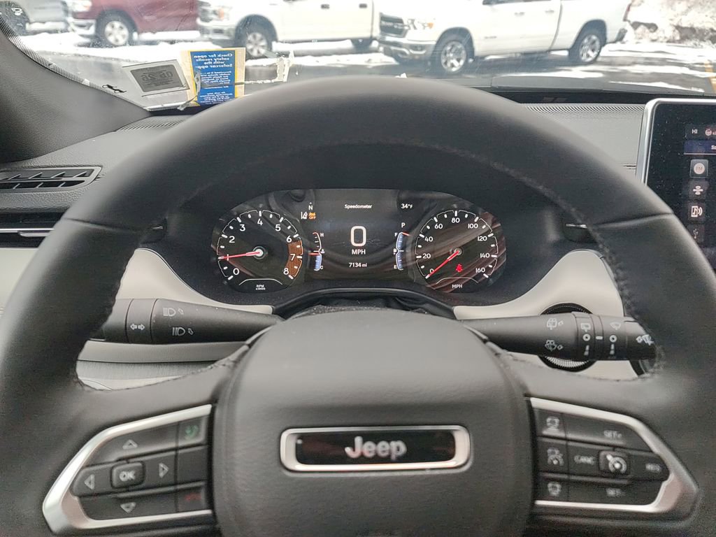 Certified 2025 Jeep Compass Limited image 9