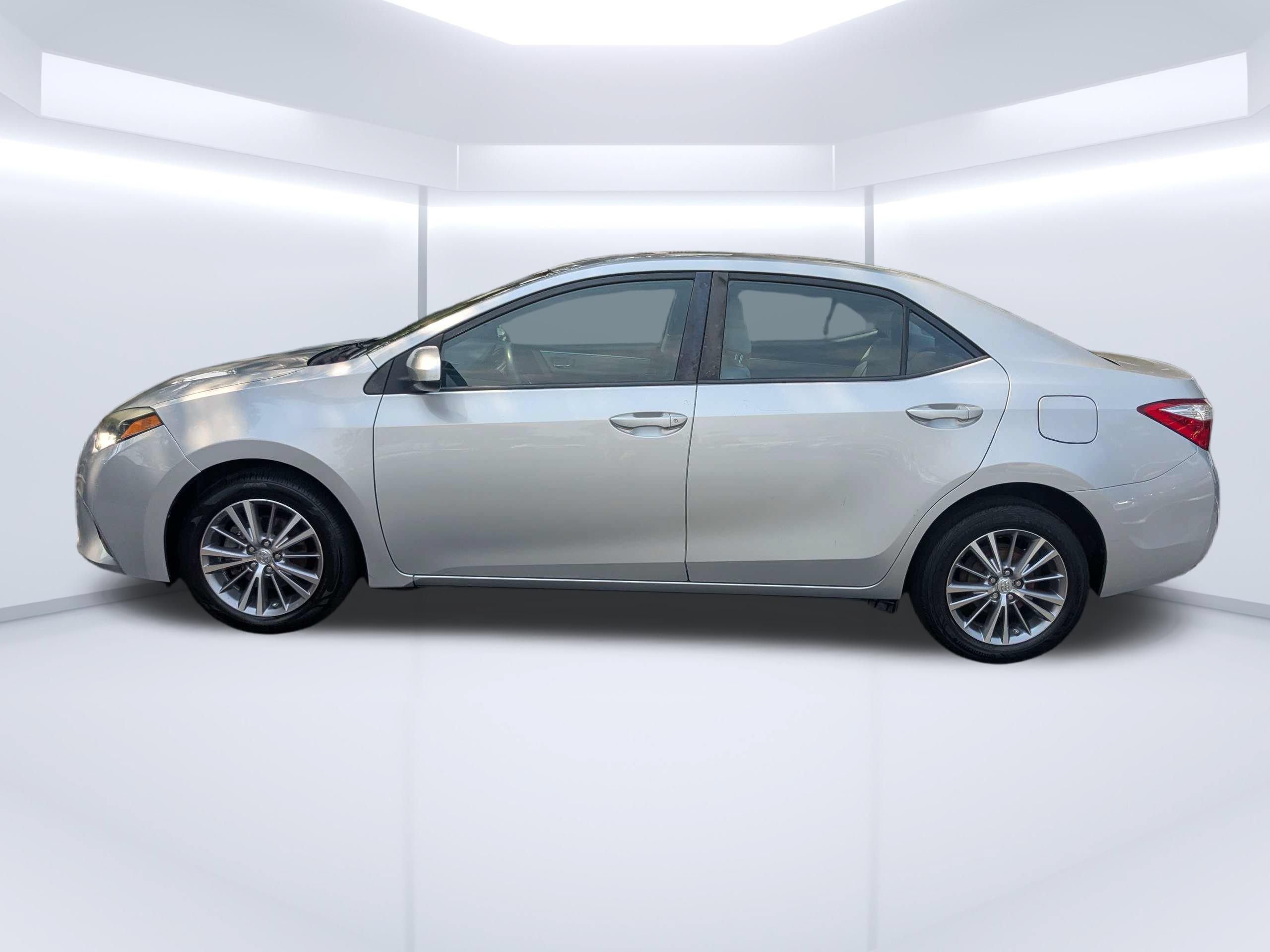 Used 2015 Toyota Corolla LE FWD image 7